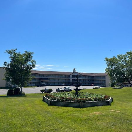Quality Inn Lakefront Saint Ignace Exterior photo