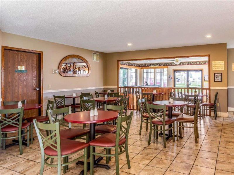 Quality Inn Lakefront Saint Ignace Exterior photo