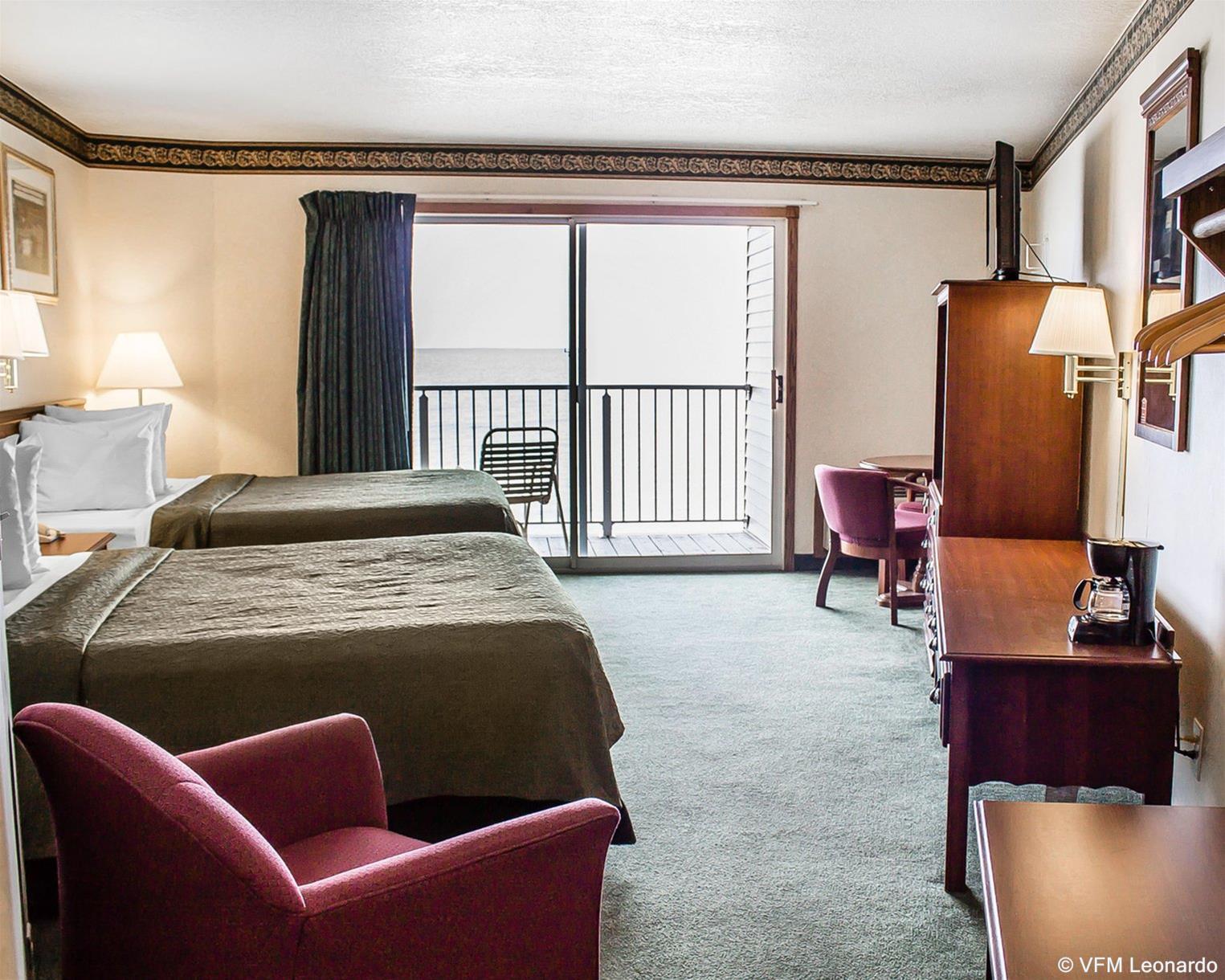 Quality Inn Lakefront Saint Ignace Exterior photo
