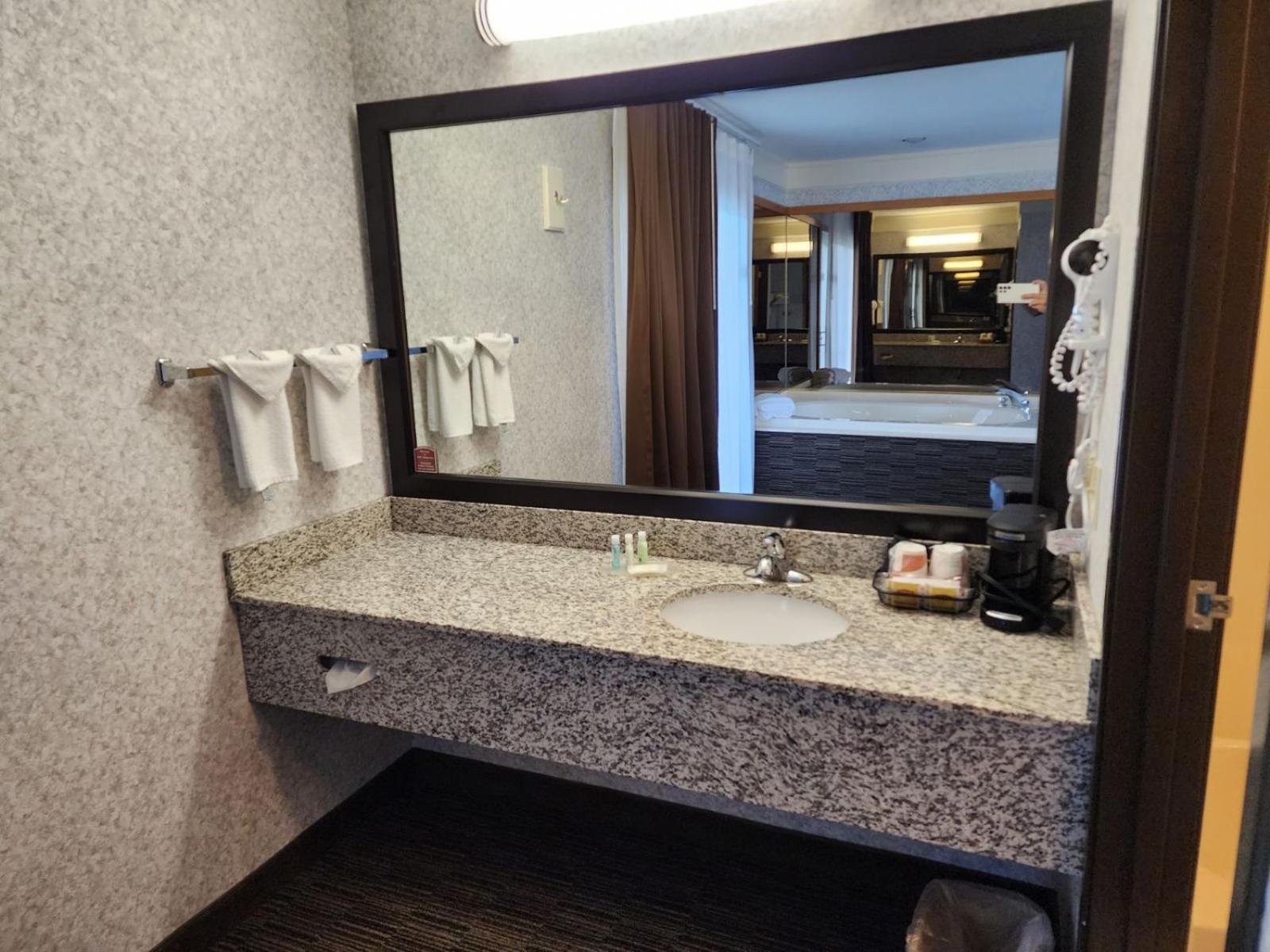 Quality Inn Lakefront Saint Ignace Exterior photo