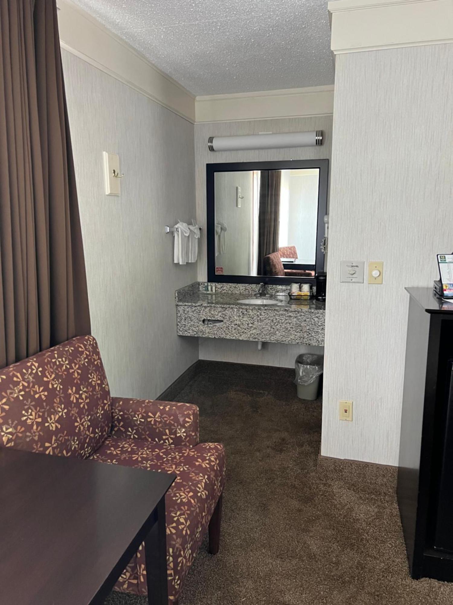 Quality Inn Lakefront Saint Ignace Exterior photo