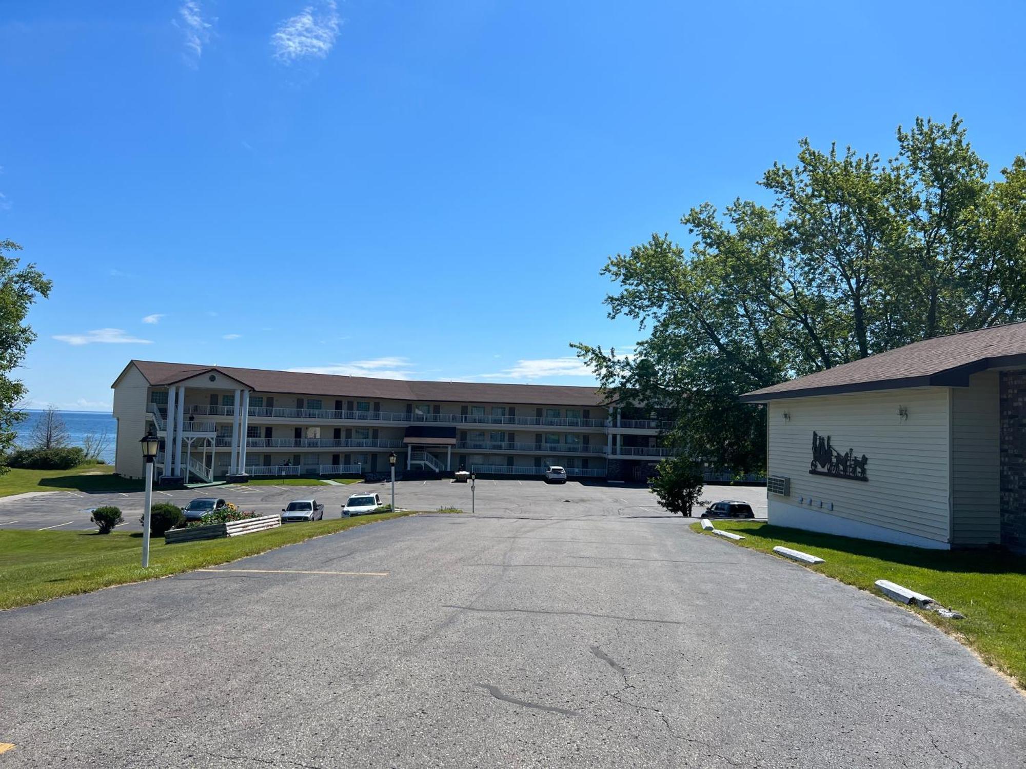 Quality Inn Lakefront Saint Ignace Exterior photo
