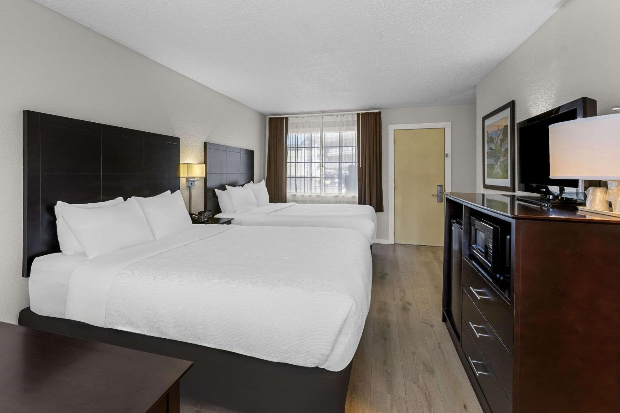 Quality Inn Lakefront Saint Ignace Exterior photo