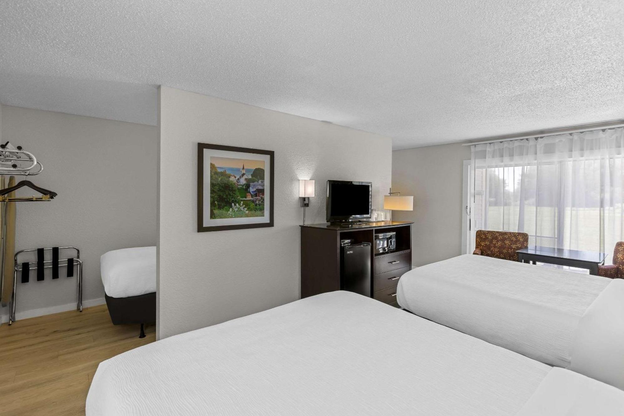 Quality Inn Lakefront Saint Ignace Exterior photo