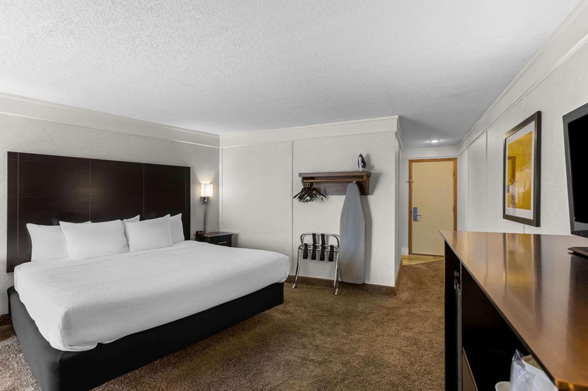 Quality Inn Lakefront Saint Ignace Exterior photo