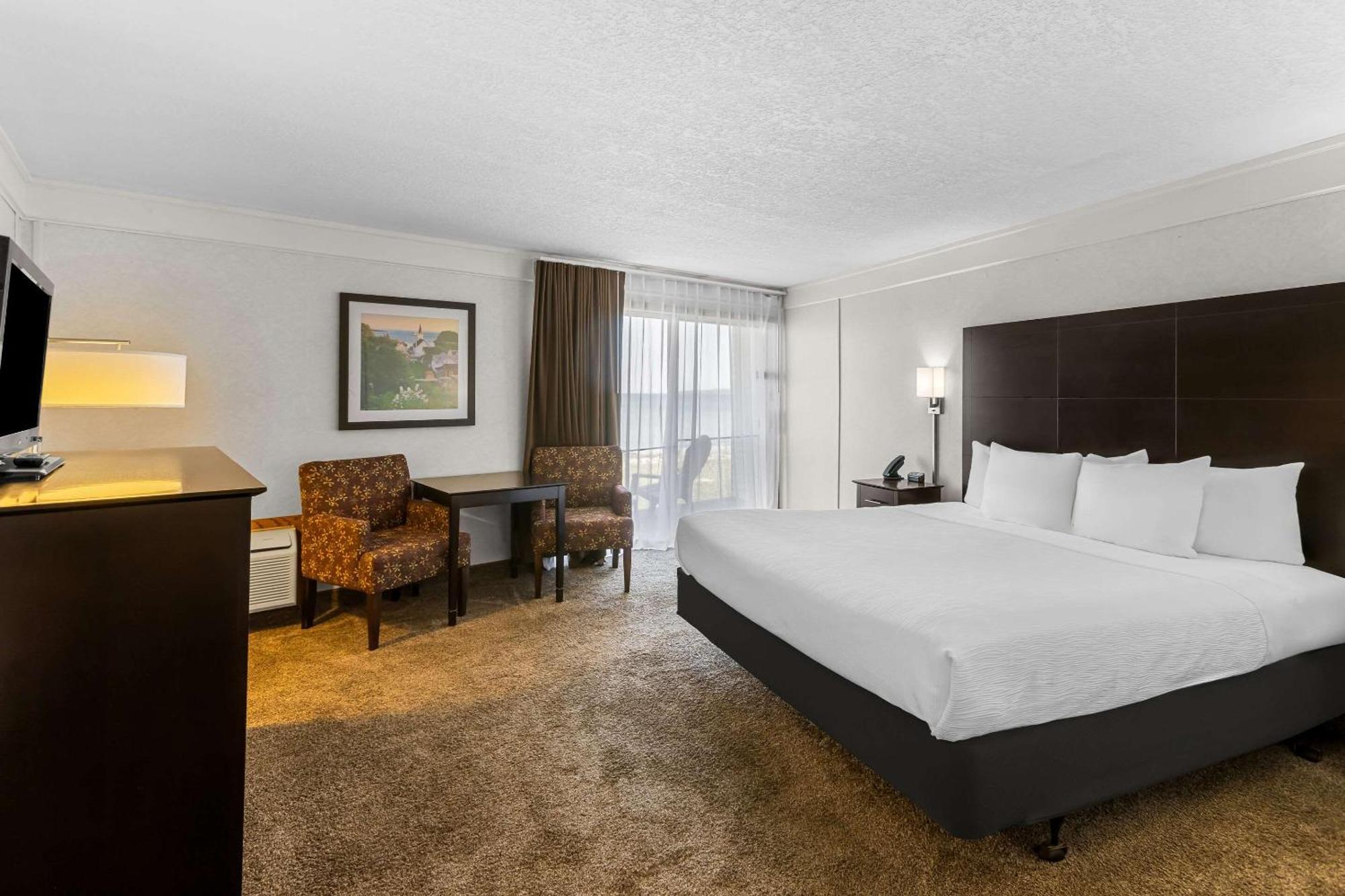 Quality Inn Lakefront Saint Ignace Exterior photo
