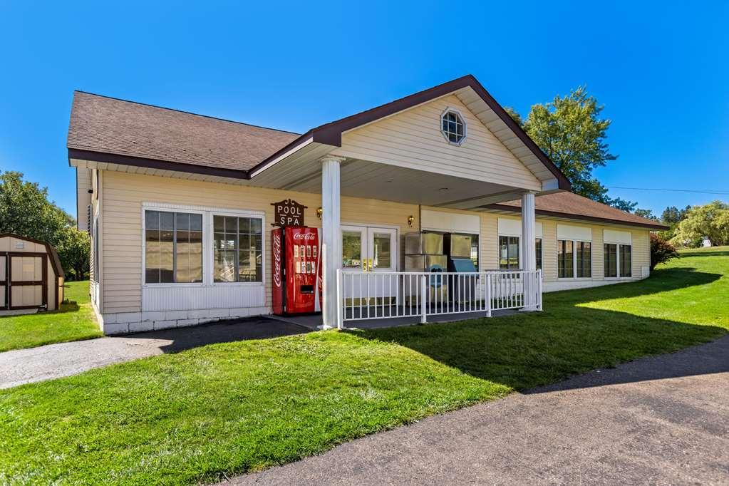 Quality Inn Lakefront Saint Ignace Exterior photo