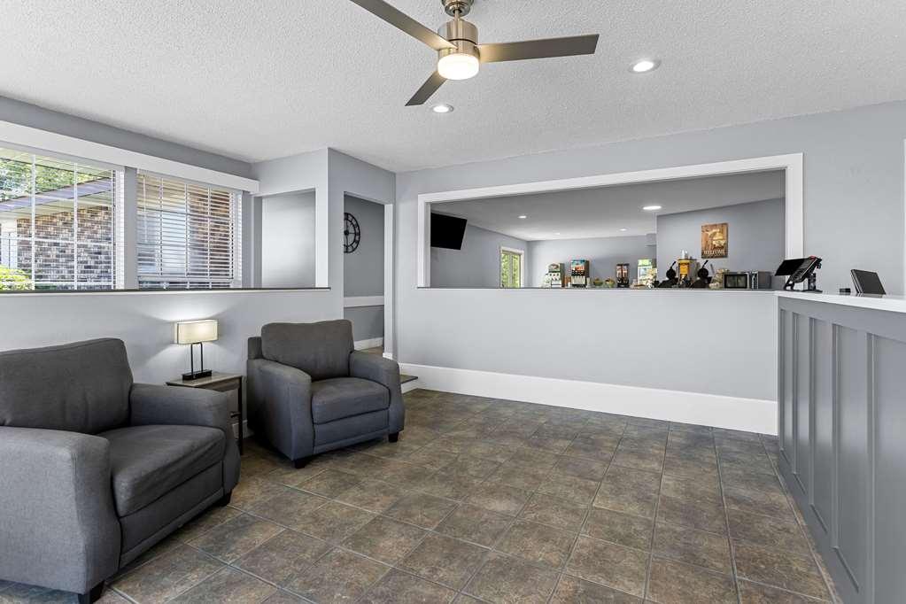 Quality Inn Lakefront Saint Ignace Interior photo