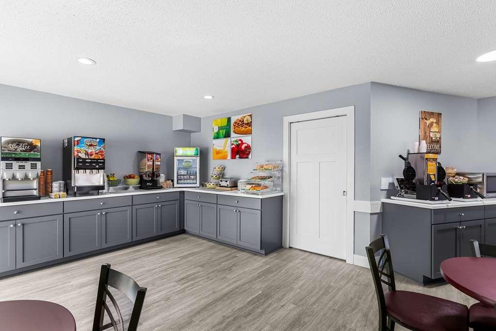 Quality Inn Lakefront Saint Ignace Restaurant photo