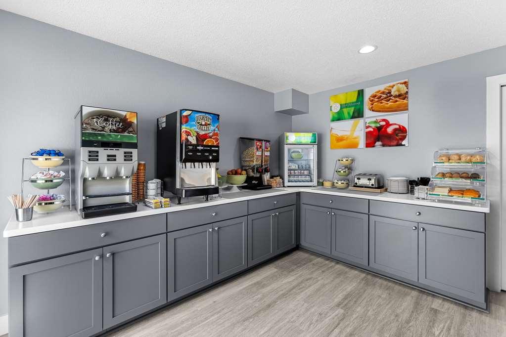 Quality Inn Lakefront Saint Ignace Restaurant photo