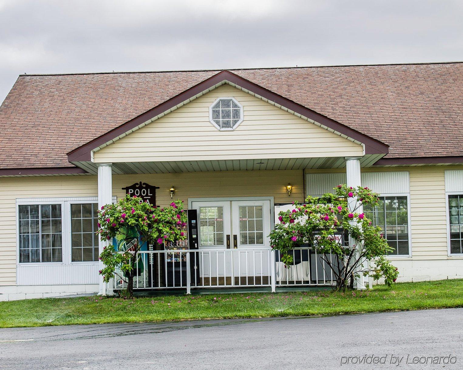 Quality Inn Lakefront Saint Ignace Exterior photo