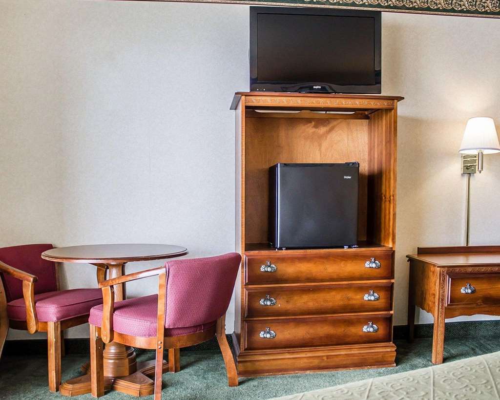 Quality Inn Lakefront Saint Ignace Room photo