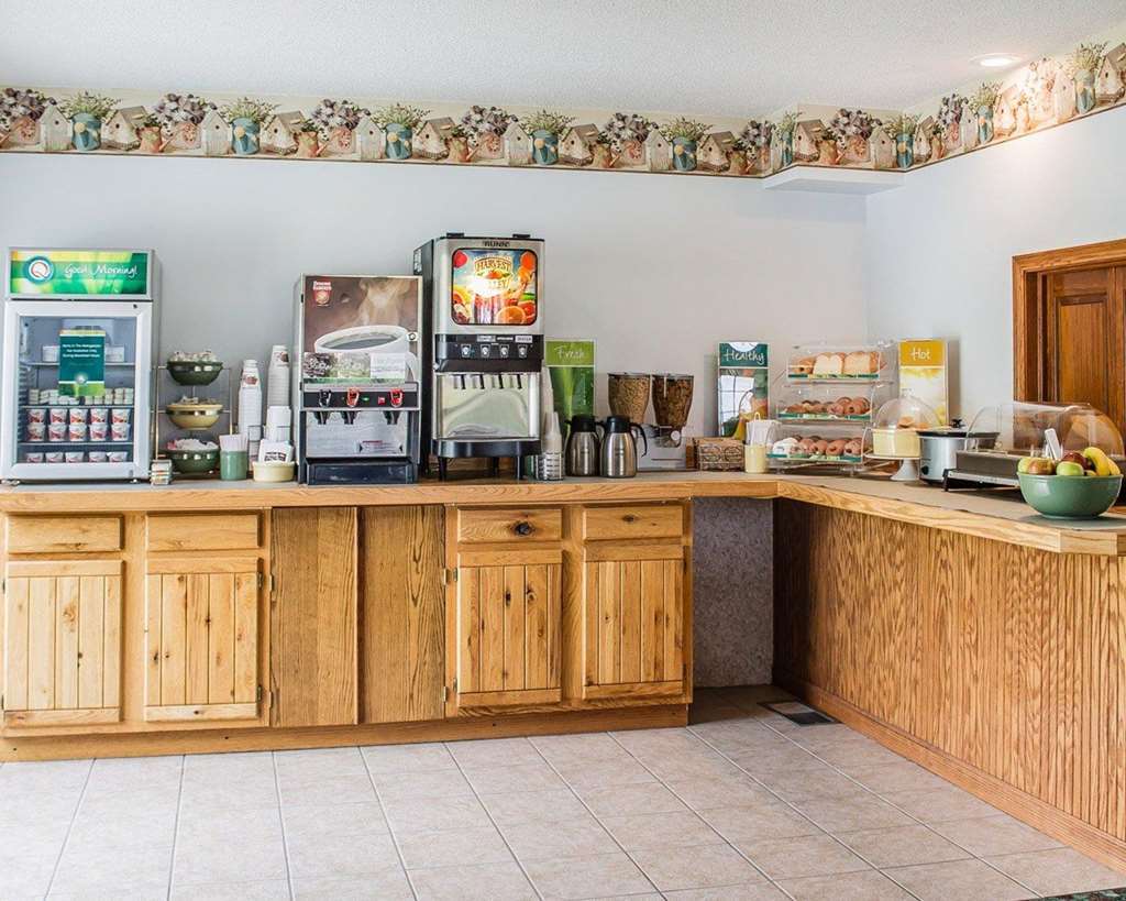 Quality Inn Lakefront Saint Ignace Restaurant photo